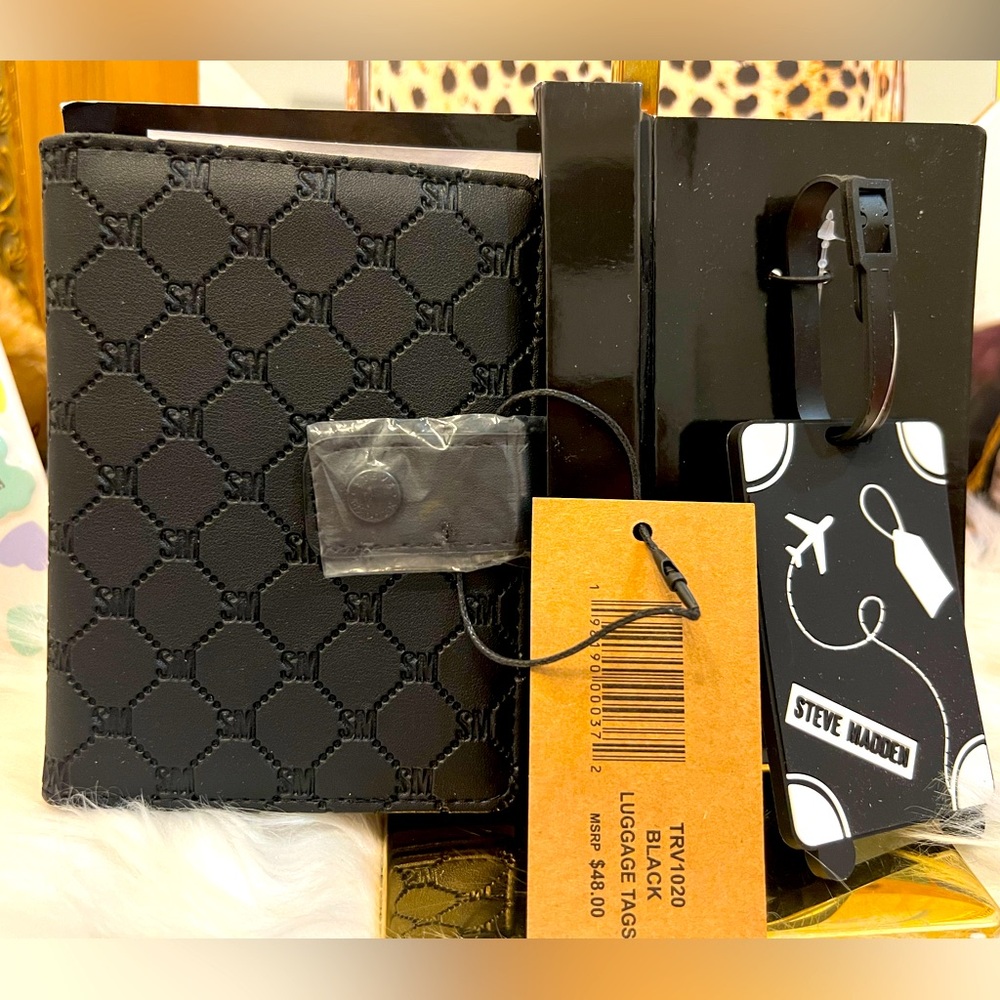 Steve Madden Travel Passport Wallet